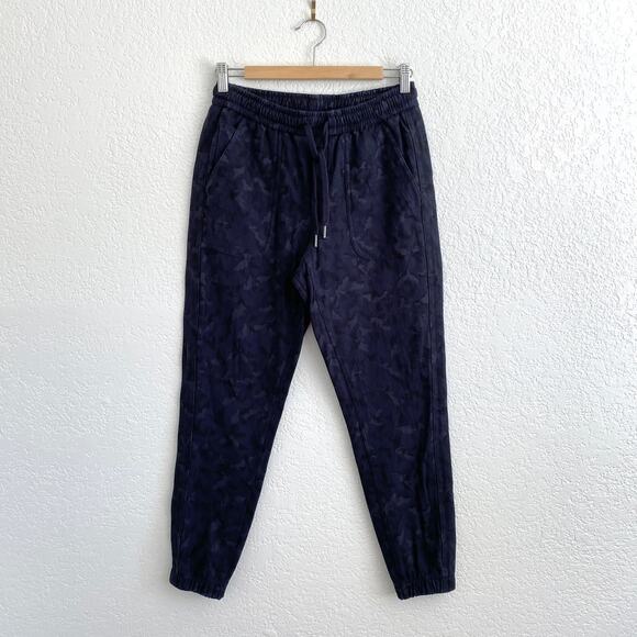 Athleta Printed Farallon Jogger Pants Women’s Size 4 Navy Camo‎ Comfy Athleisure - Picture 3 of 10